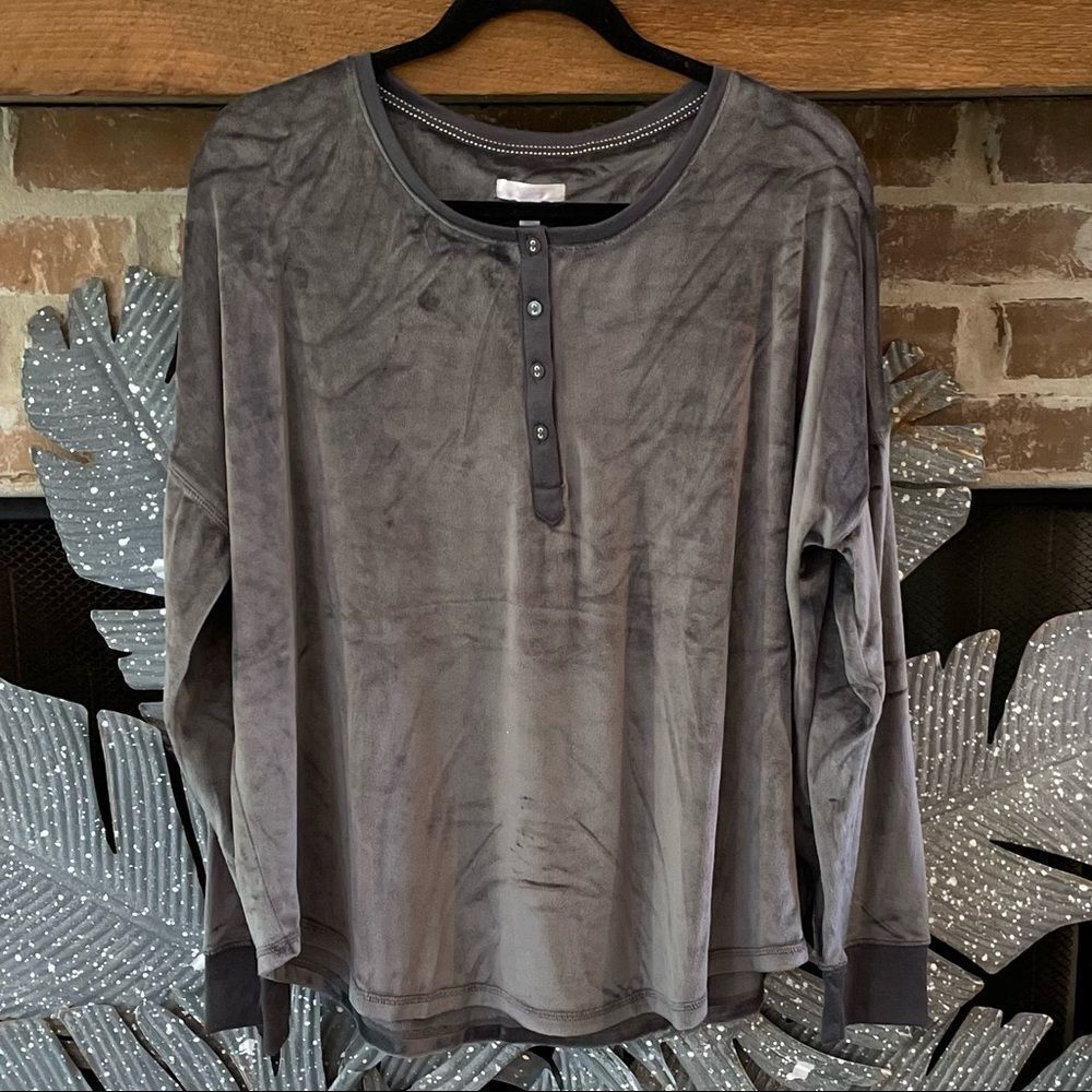 𝅺Secret Treasures Size 1X Gray Plush Velour Long-sleeve Quarter Button Top